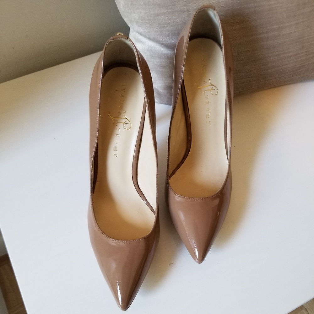 NUDE PATENT LEATHER SHOES SIZE 9